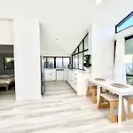 Amazing Ocean Villa Close To Natural Rock Pools